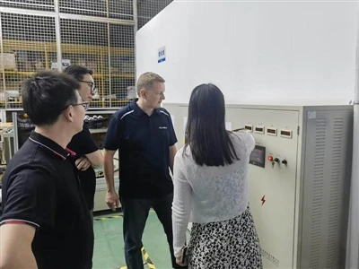 JR Lighting Menyambut Produsen Kendaraan Ringan Tower Australia Untuk Mendisk...
